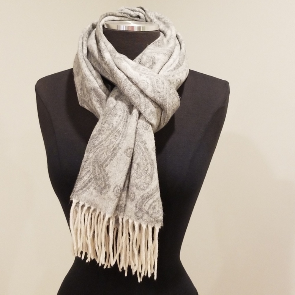 V. FRAAS Cashmink oversized Grey Printed Scarf - Picture 2 of 7